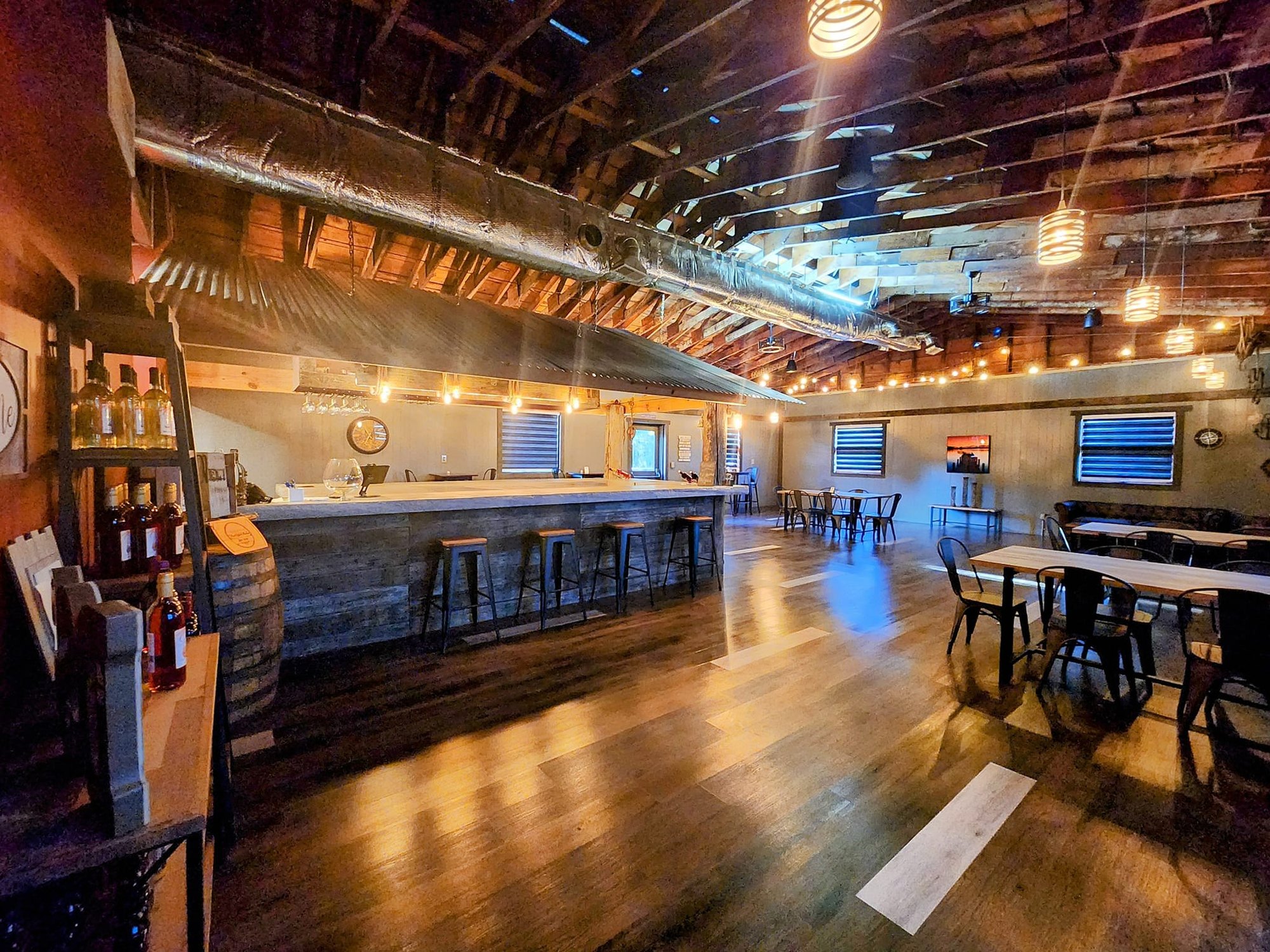 The tavern bar at Dock Side Cellars